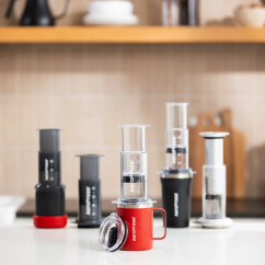 AeroPress cestovní hrnek 350 ml, červený