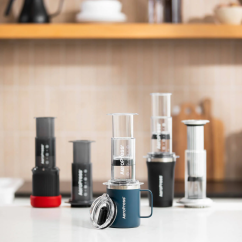 AeroPress cestovní hrnek 350 ml, modrý