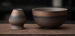 kawio - 2 dílný Matcha set, šedá bronz - miska a stojánek