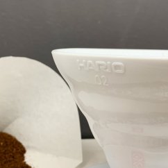 Hario dripper  V60-02 plastový, bílý