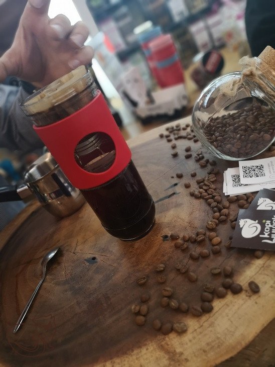 Cafflano Go-Brew Cestovní kávovar na filtrovanú kávu, černý