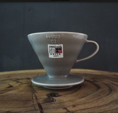 Hario, V60-02 Kávovar keramický drip, šedý