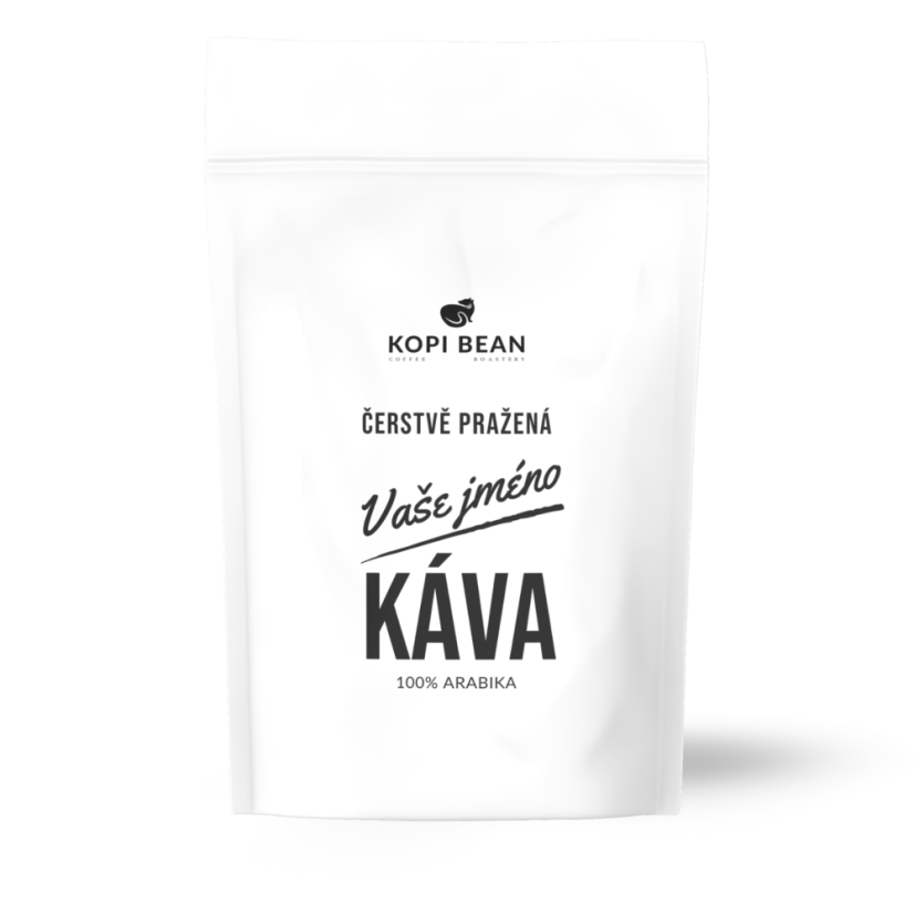Čerstvá káva s vlastním jménem na obalu